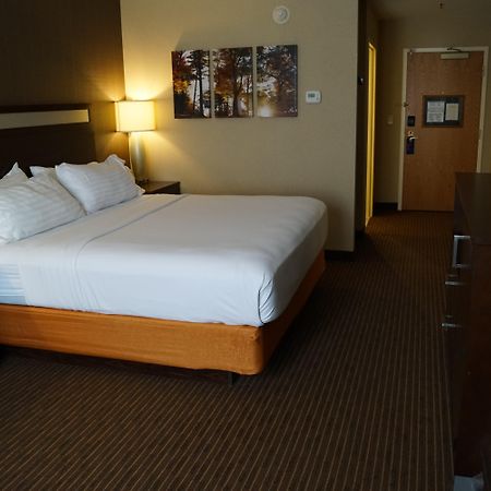 Holiday Inn Express Hotel & Suites Watertown - Thousand Islands, An Ihg Hotel מראה חיצוני תמונה