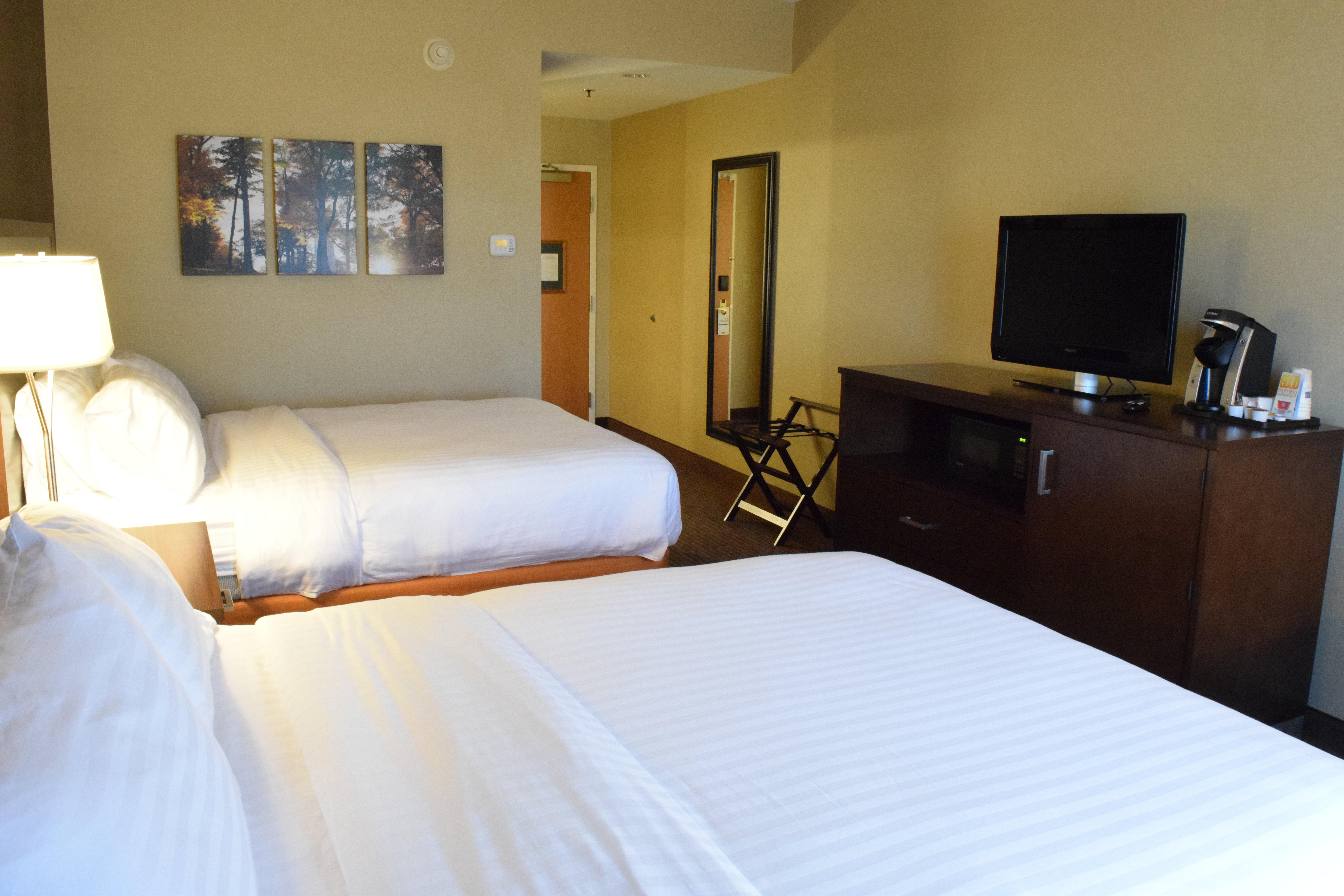 Holiday Inn Express Hotel & Suites Watertown - Thousand Islands By Ihg מראה חיצוני תמונה