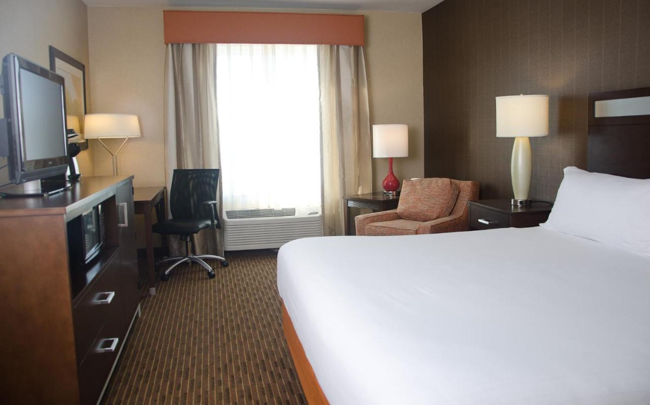 Holiday Inn Express Hotel & Suites Watertown - Thousand Islands By Ihg מראה חיצוני תמונה