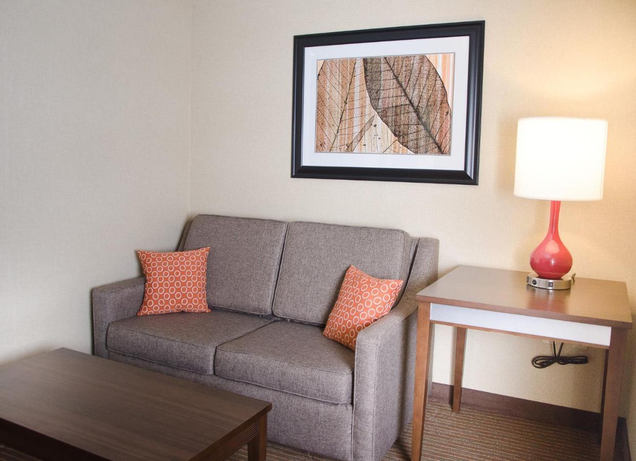 Holiday Inn Express Hotel & Suites Watertown - Thousand Islands By Ihg מראה חיצוני תמונה