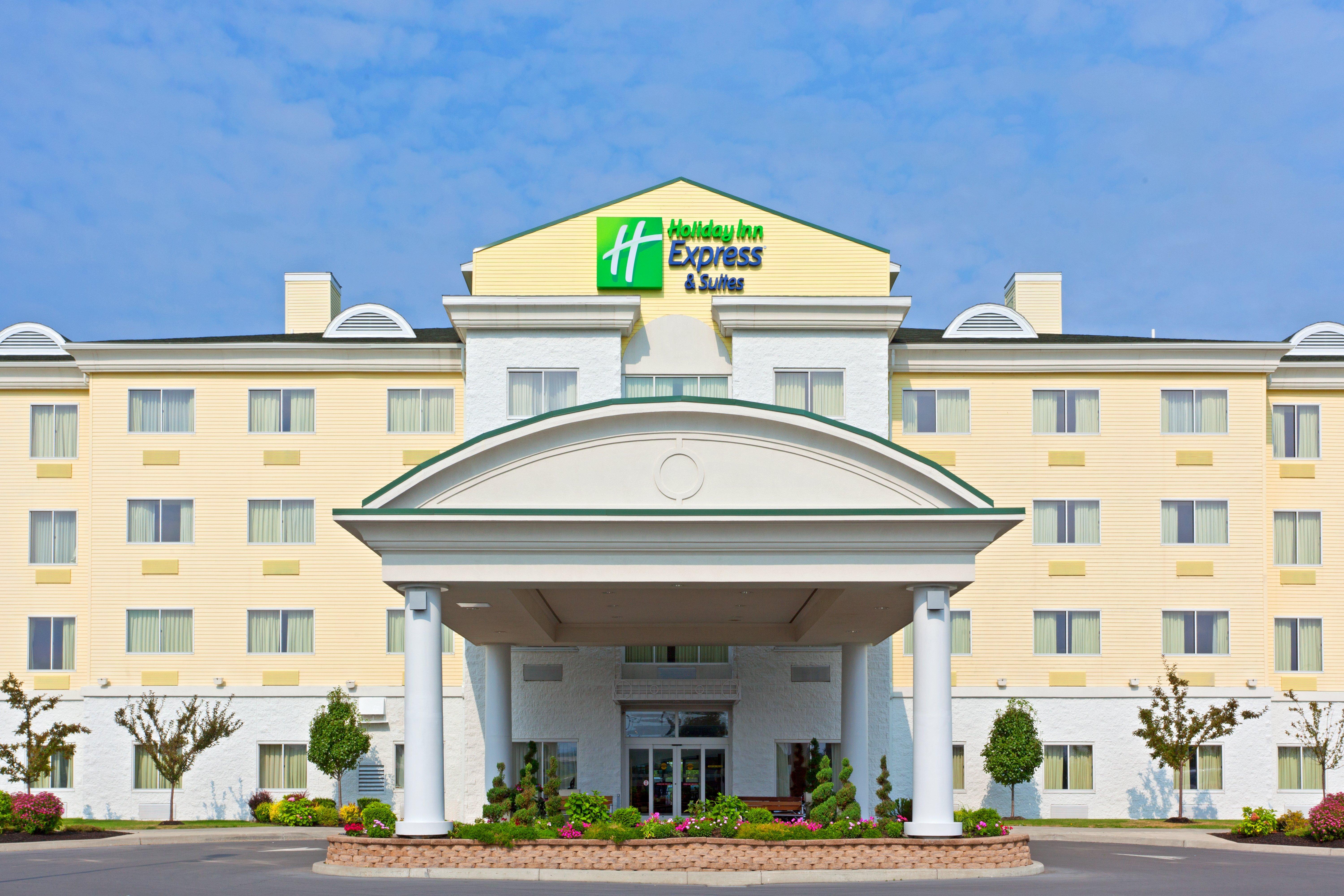 Holiday Inn Express Hotel & Suites Watertown - Thousand Islands By Ihg מראה חיצוני תמונה