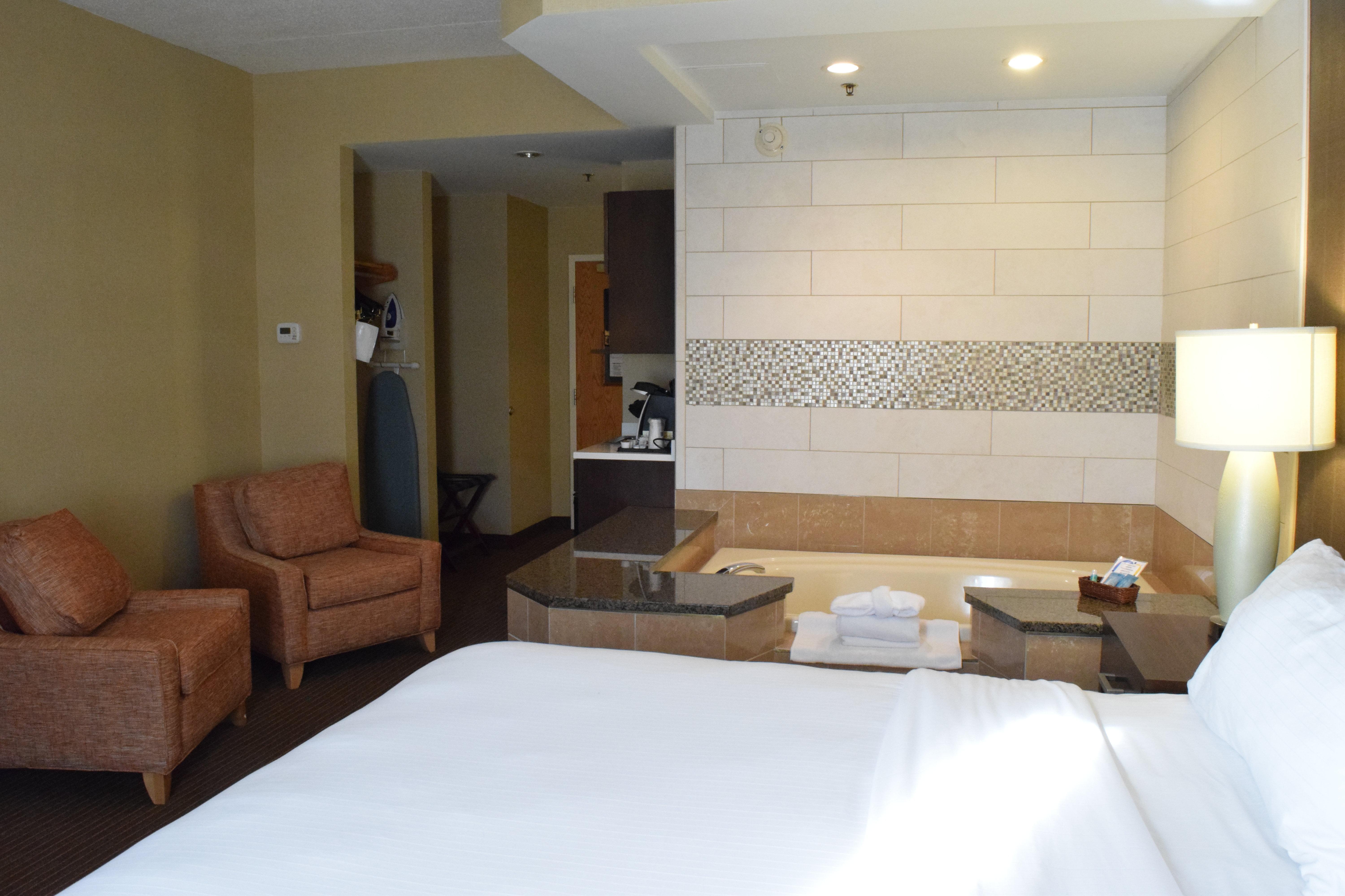 Holiday Inn Express Hotel & Suites Watertown - Thousand Islands By Ihg מראה חיצוני תמונה