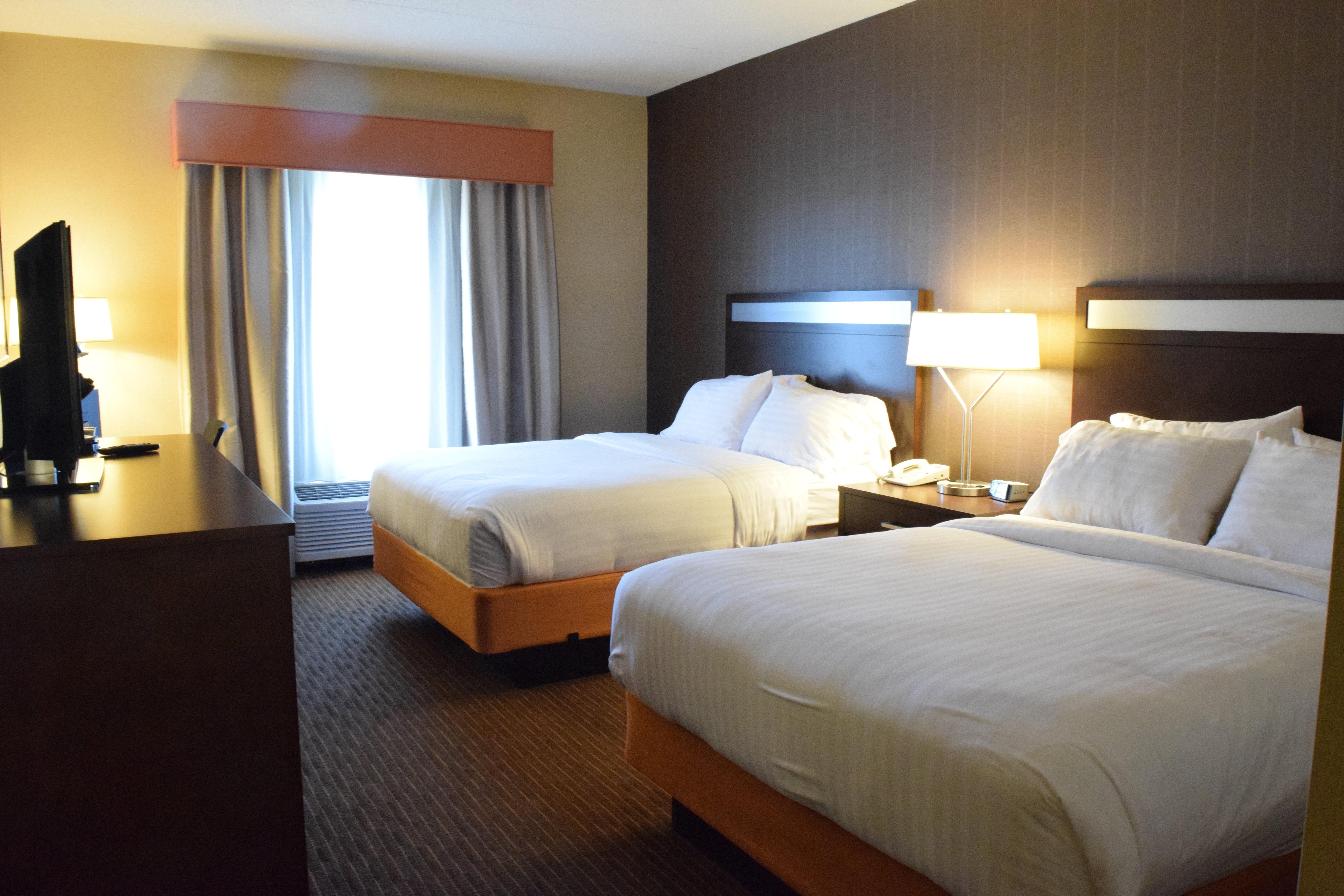 Holiday Inn Express Hotel & Suites Watertown - Thousand Islands By Ihg מראה חיצוני תמונה
