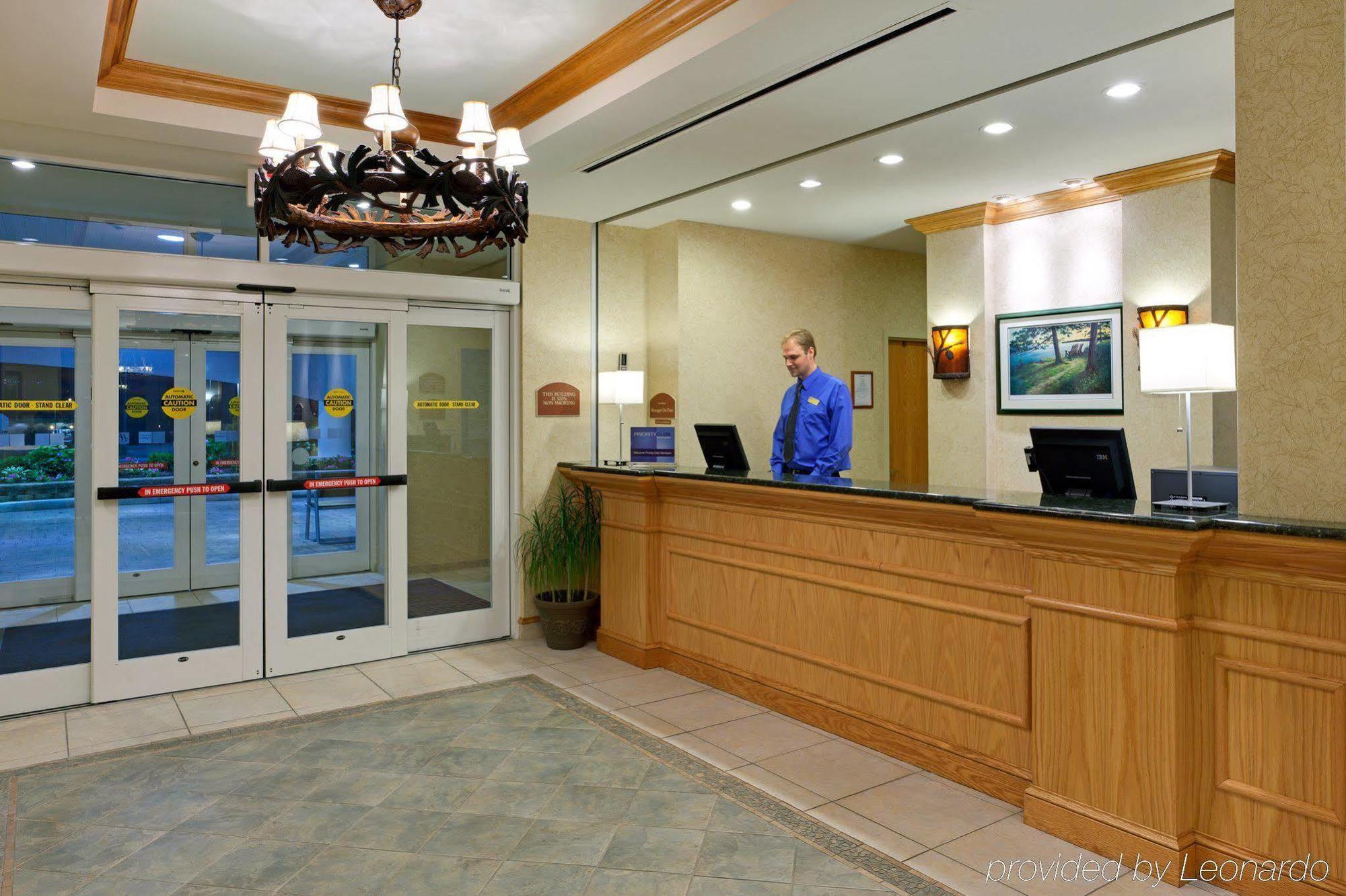 Holiday Inn Express Hotel & Suites Watertown - Thousand Islands By Ihg מראה חיצוני תמונה